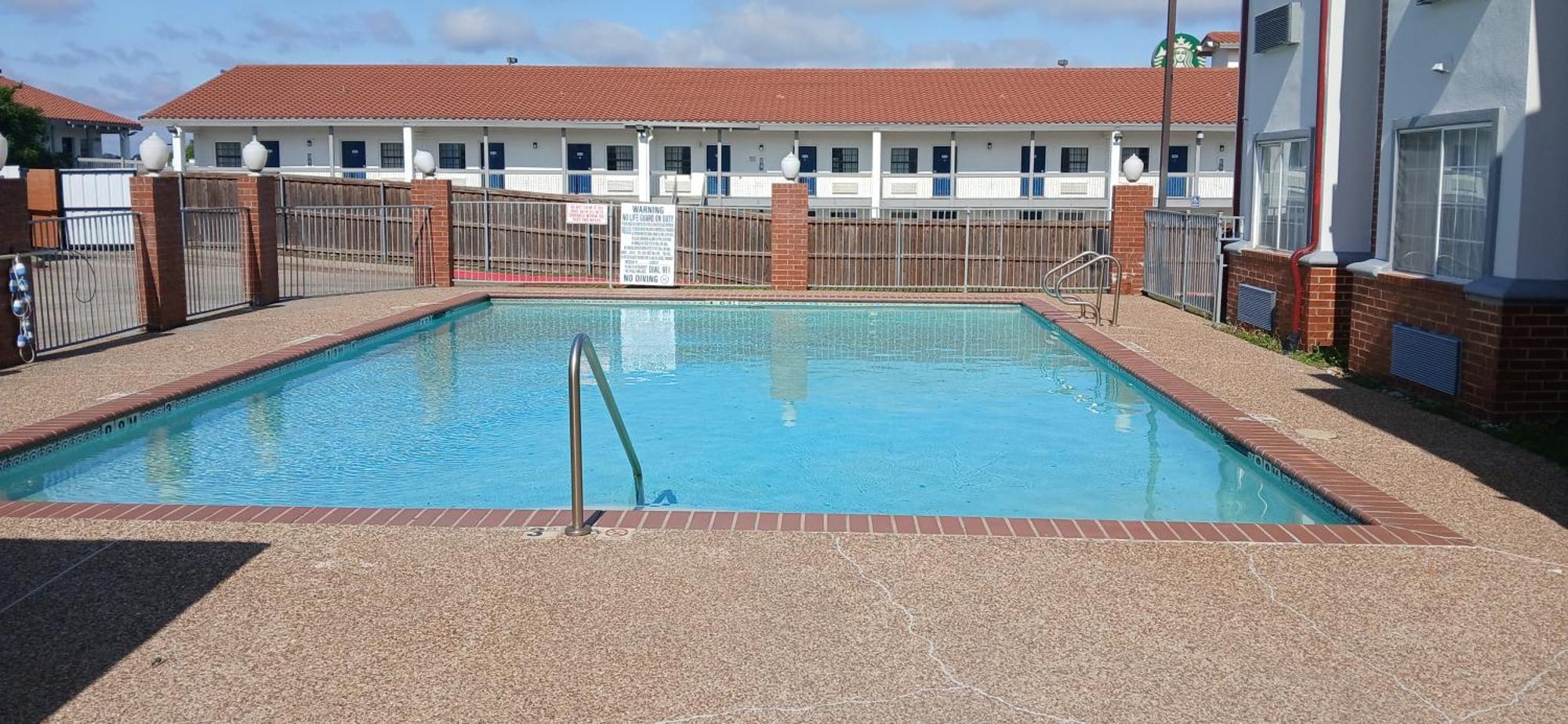 Red Roof Inn & Suites Euless - Dfw Airport Southwest Екстер'єр фото